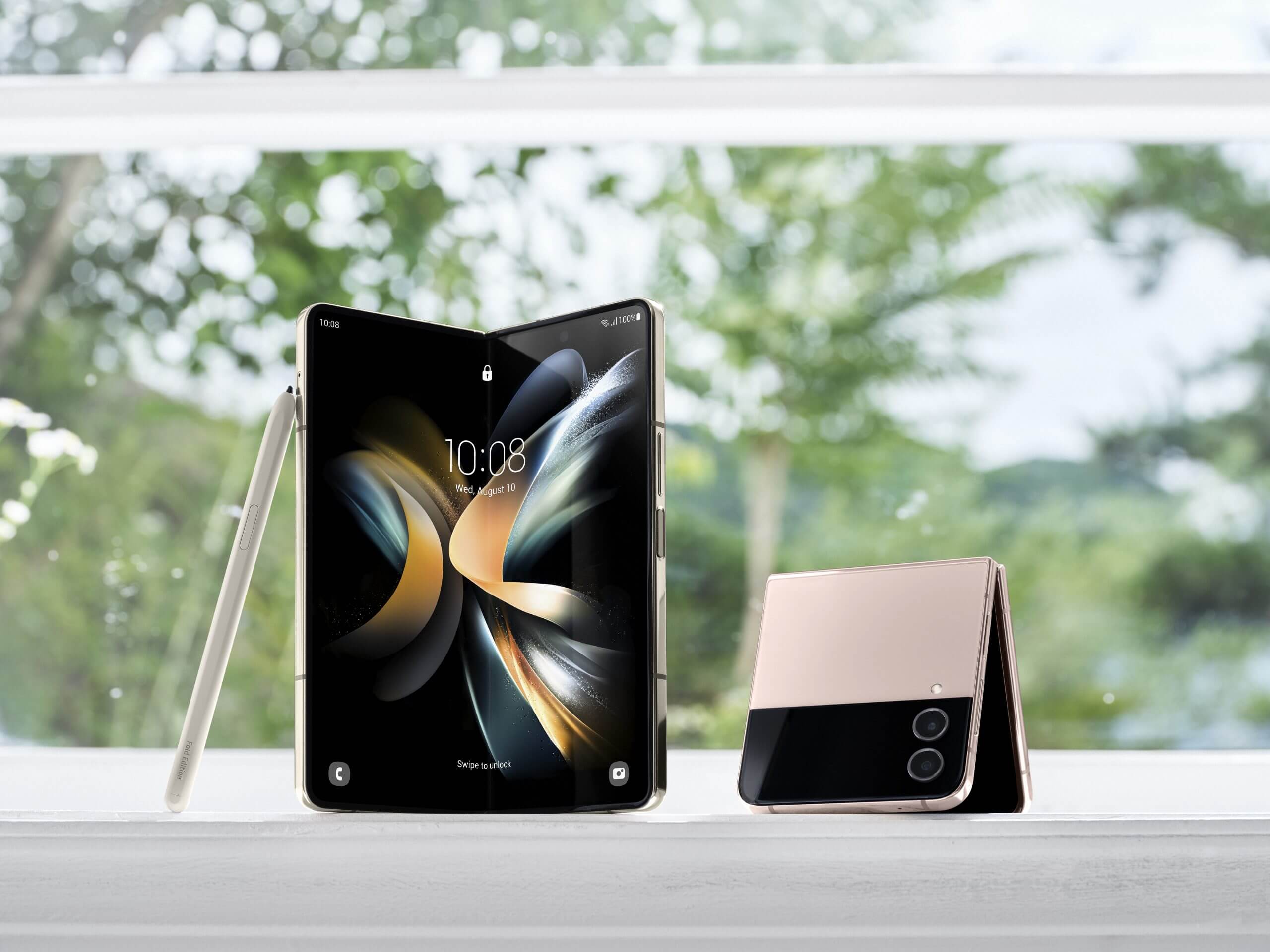 Galaxy Z Flip 4 Galaxy Z Fold 4
