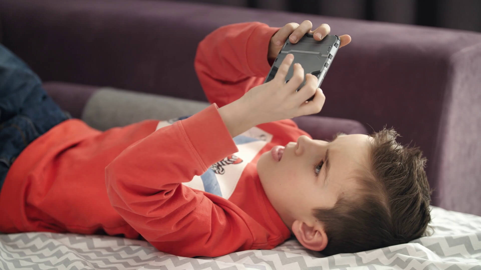 too much screentime can be detrimental to childs development