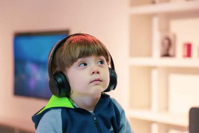 children listening to audiobooks